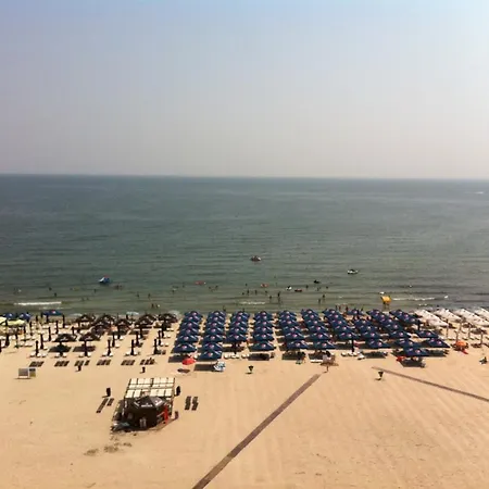 Lake Boutique Mamaia