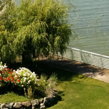 Lake Boutique * Mamaia